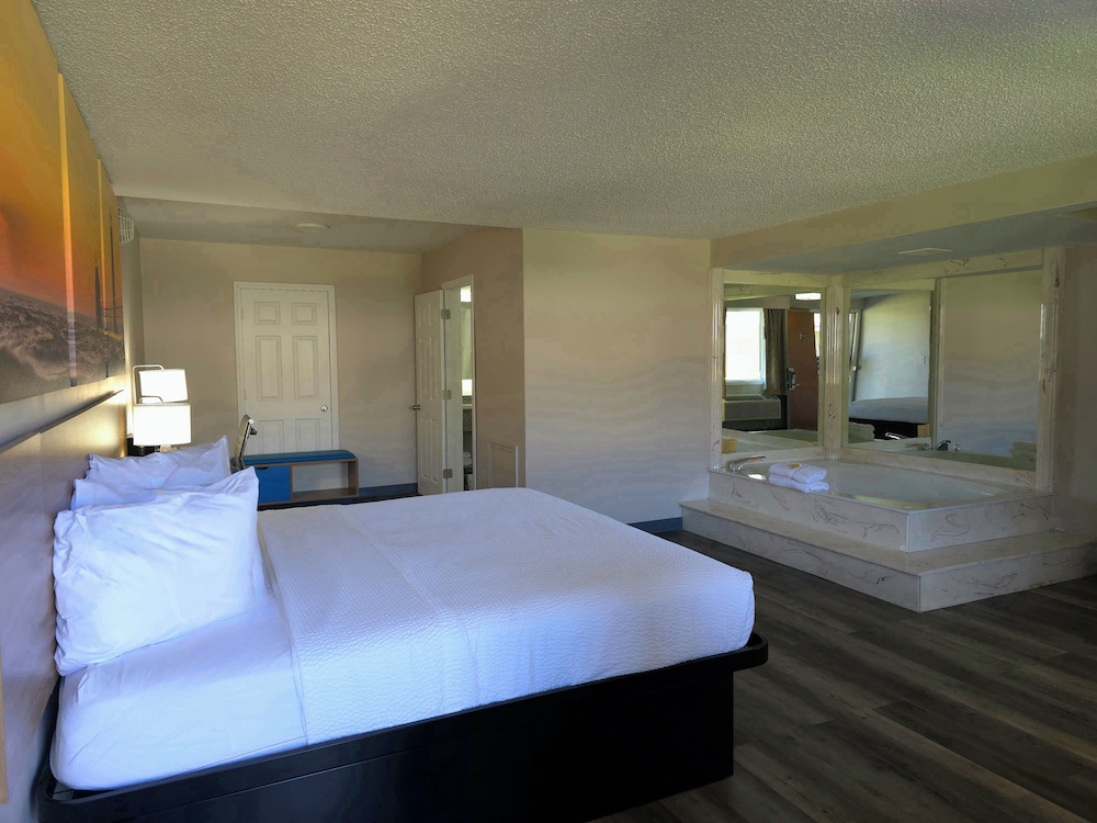 Days Inn & Suites by Wyndham Port Huron - photo 32