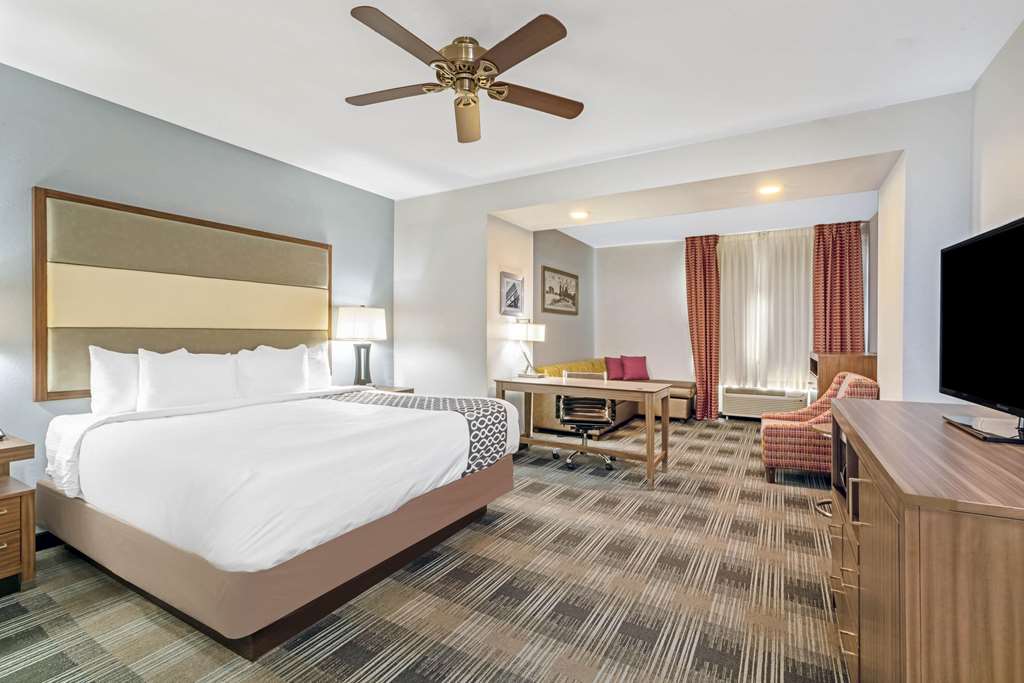 La Quinta Inn & Suites by Wyndham Guthrie - photo 27