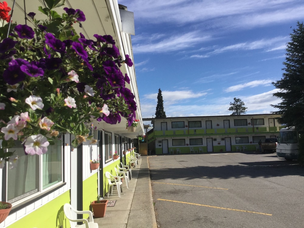 Cedars Motel - carbon neutral hotel in Princeton