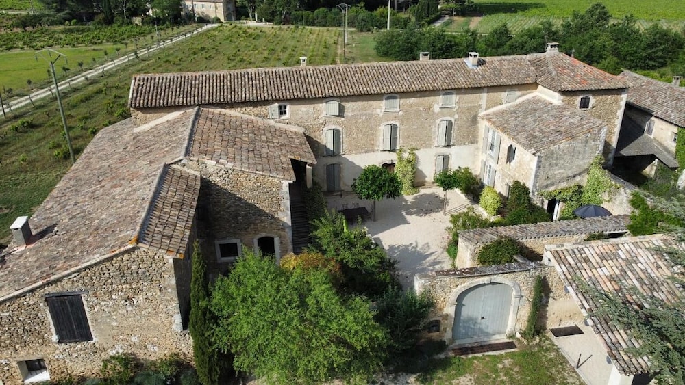Les Guillaume Rey — 4-Star Luxury Hotel in Oppede Le Vieux, France