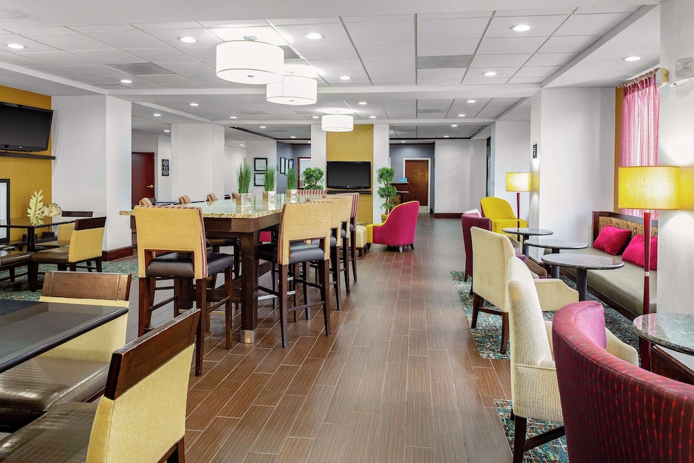 Hampton Inn Atlanta Fairburn - photo 36