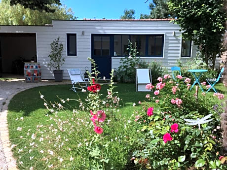 Le Cabanon - carbon neutral hotel in La Rochelle