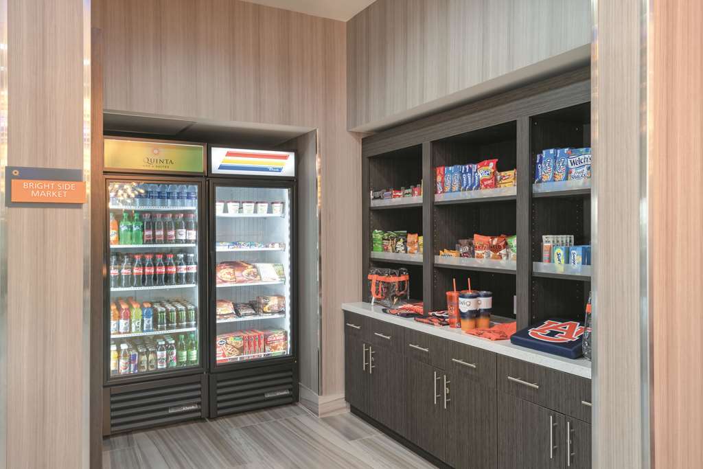 La Quinta Inn & Suites by Wyndham Opelika Auburn - photo 18