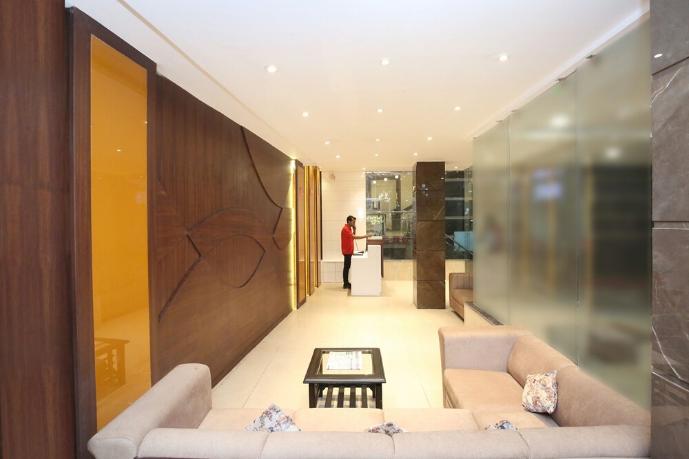 Oyo 11680 Hotel Grand Star