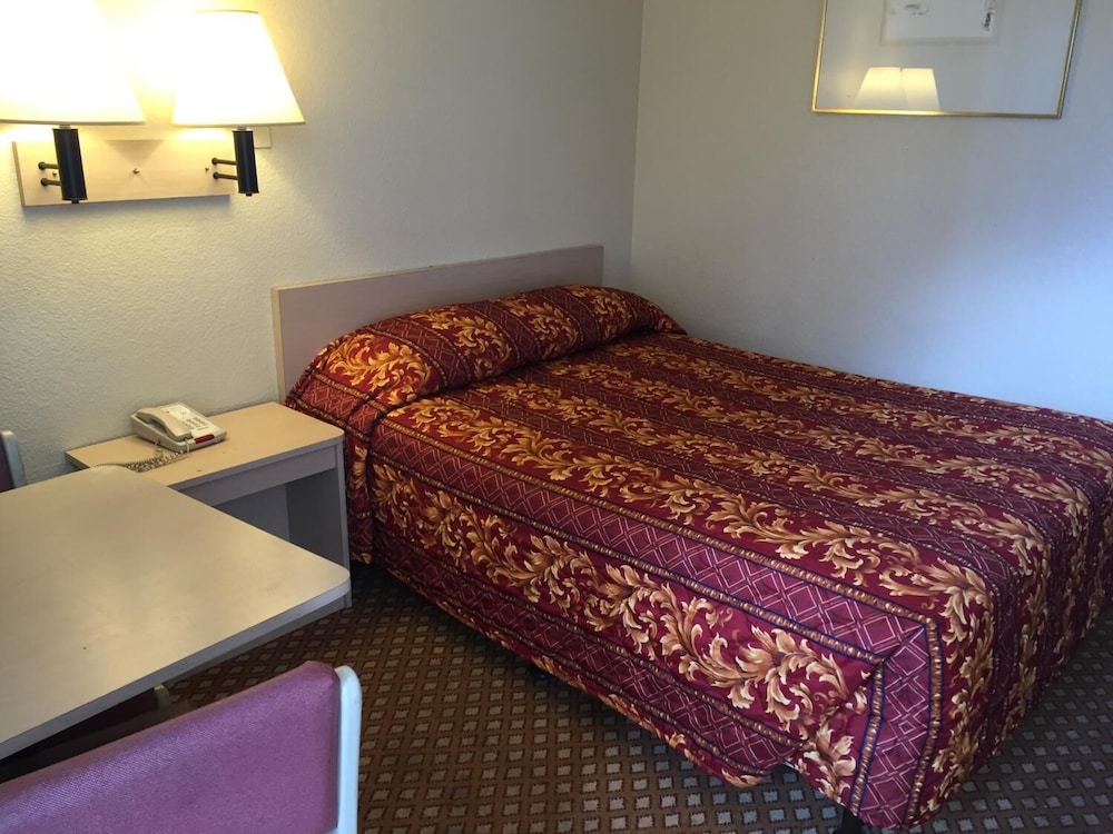 Hilltop Inn & Suites - photo 20