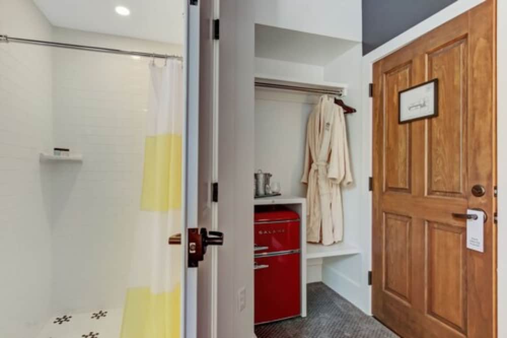 Amelia Schoolhouse Inn - photo 11