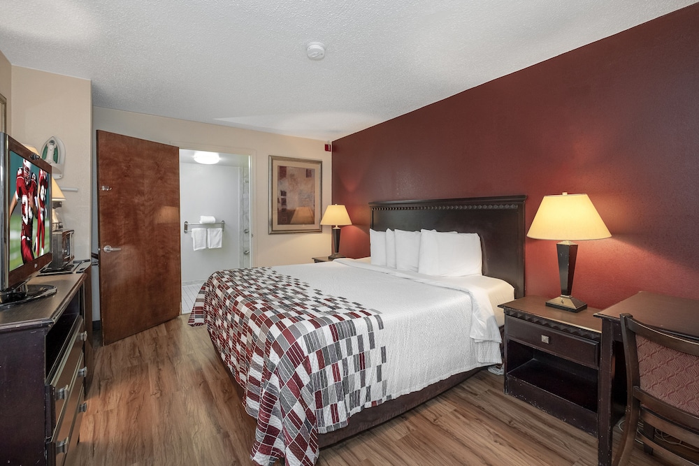 Red Roof Inn & Suites Oxford - photo 5