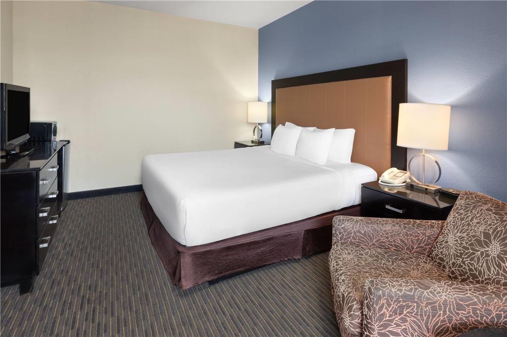 Days Inn by Wyndham Mackinaw City Bridgeview Area - photo 34