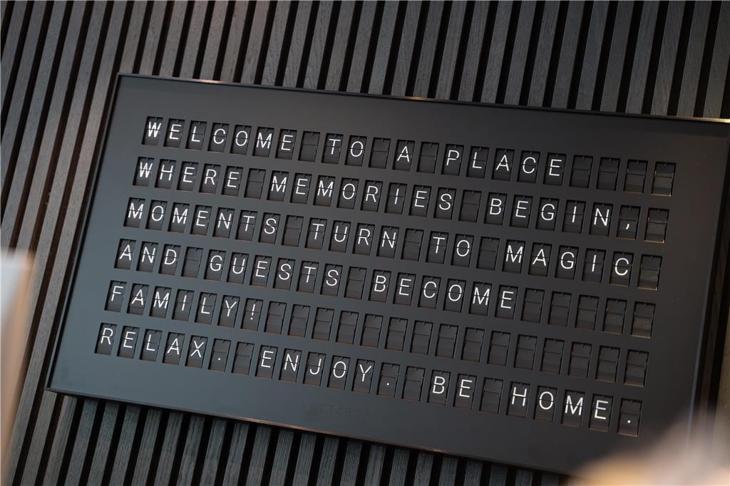 hotel lobby reception welcome