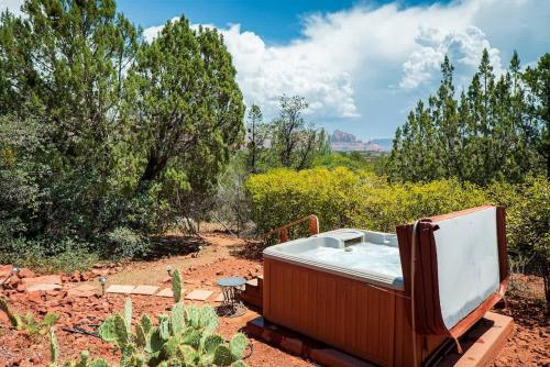 Dreamy Design Stargaze from Hot Tub for Family in Sedona, United States