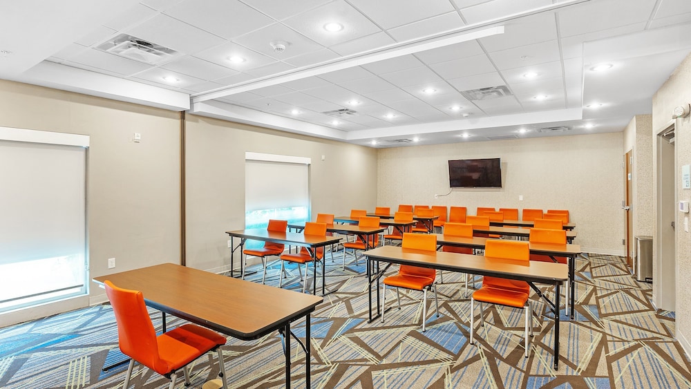 Holiday Inn Express & Suites Mobile University Area by IHG - photo 65