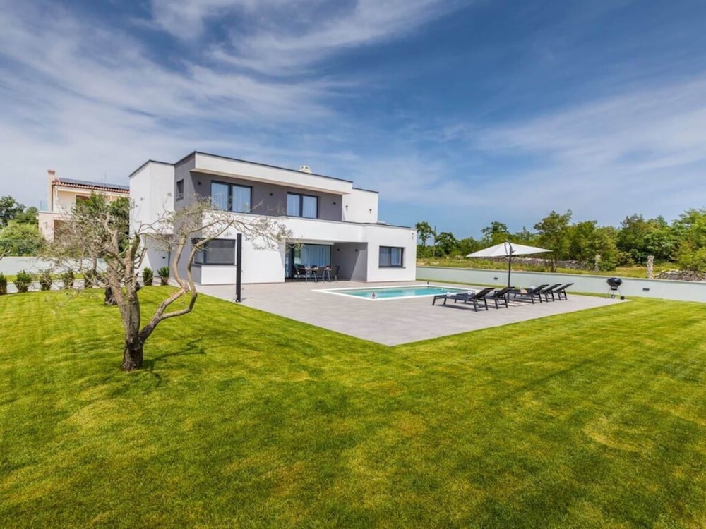 Villa Ana Skicini — 4-Star Luxury Hotel in Svetvincenat, Croatia