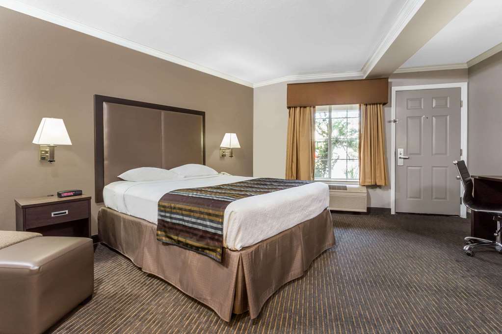 Super 8 by Wyndham Mountain View - photo 3