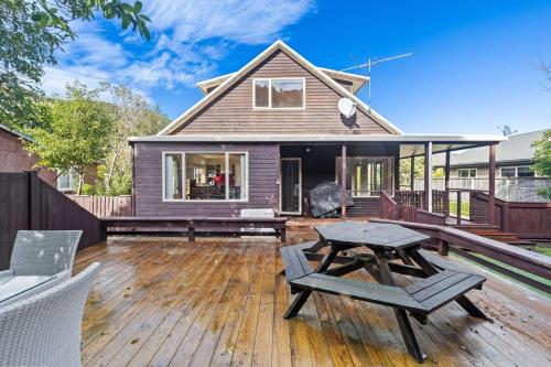 Aroha at Tata Golden Bay Holiday Home — 4-Star Luxury Hotel in Takaka, New Zealand