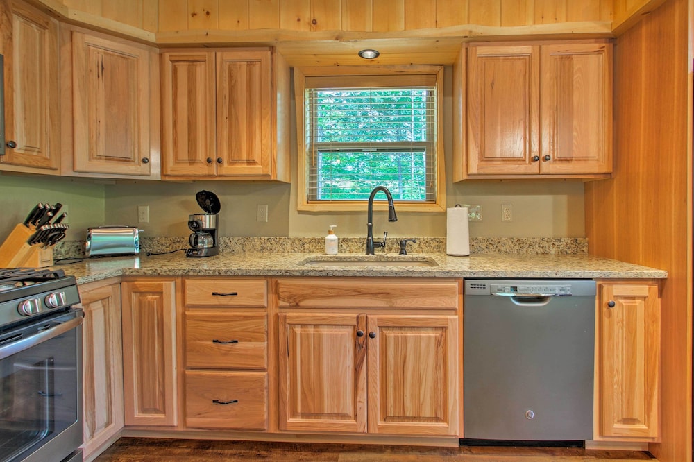 Timber Home Walk to Slopes and N Conway Shops — 4-Star Luxury Hotel in North Conway, United States
