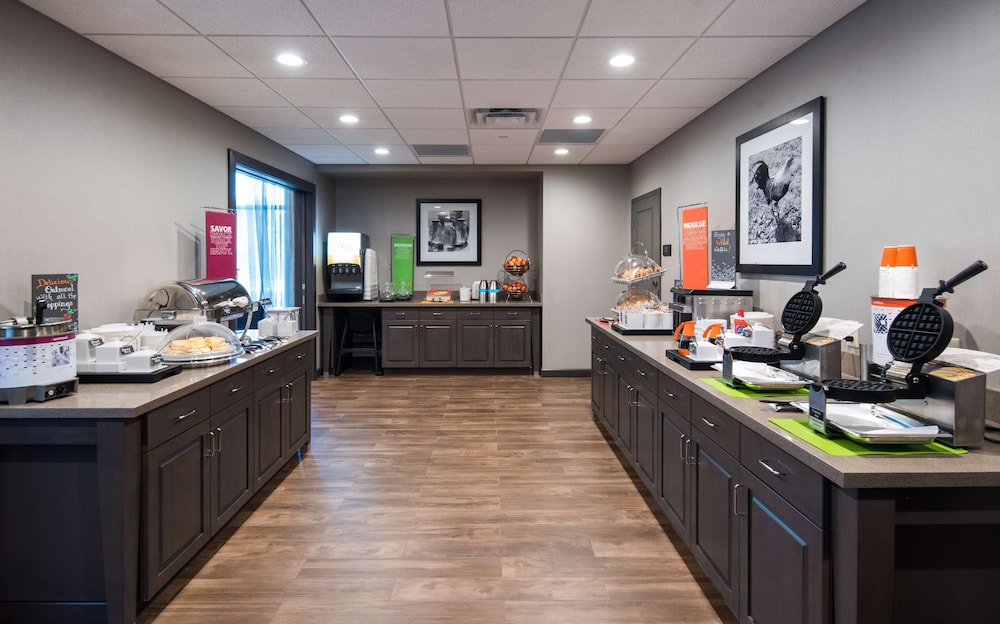 Hampton Inn & Suites at Wisconsin Dells Lake Delton - photo 14