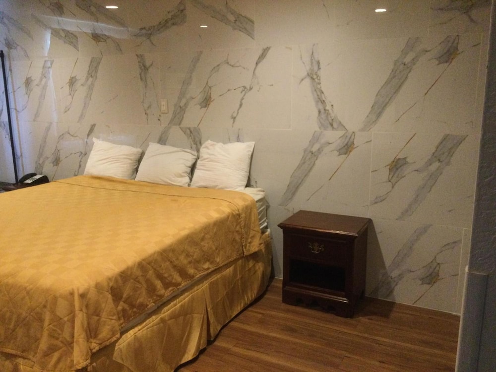 Americas Express Inn - photo 20