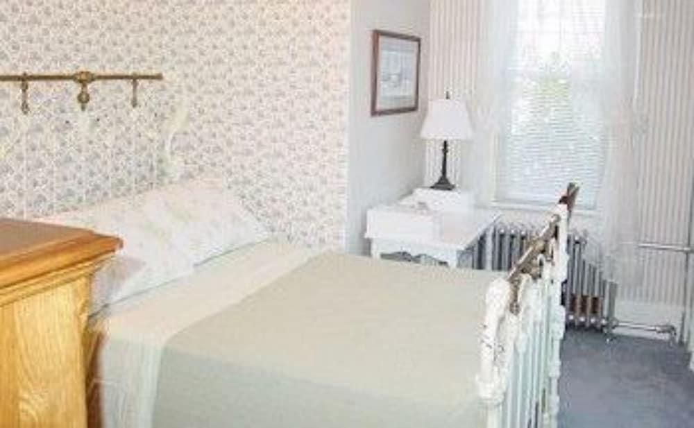 Olde Staunton Inn - photo 9