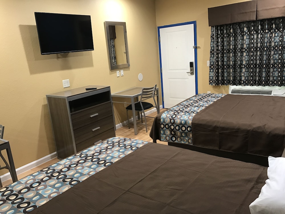 Deluxe Inn & Suites Baytown - photo 12