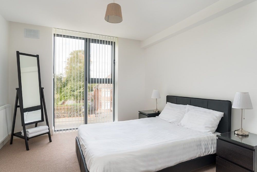 Modern Bedford Blues Apartment — 4-Star Luxury Hotel in Bedford, United Kingdom