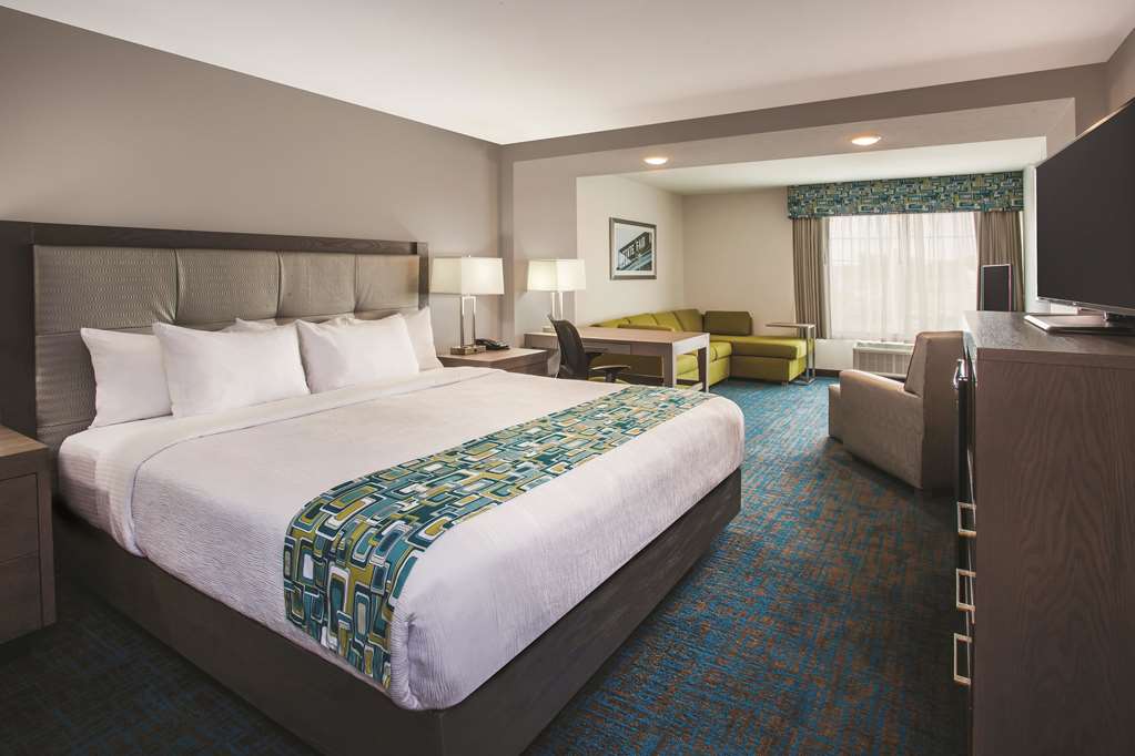 La Quinta Inn & Suites by Wyndham St. Paul Woodbury - photo 11