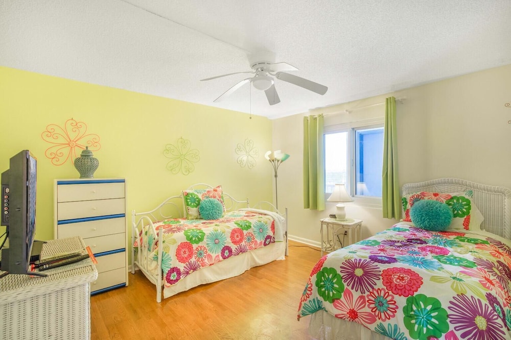 Romar Tower 5A by Vacation Homes Collection - photo 8