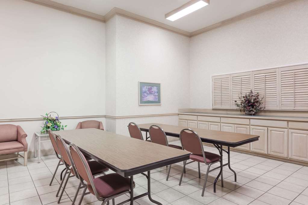 Super 8 by Wyndham Jasper TX - photo 17