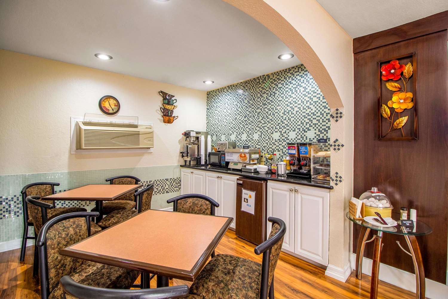Rodeway Inn & Suites Houston near Medical Center - photo 13