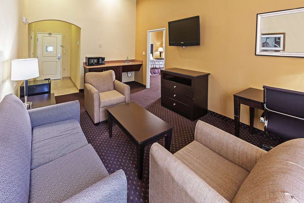 La Quinta Inn & Suites by Wyndham Alvin - photo 30