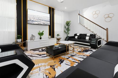 6BR Near Disney World PS5 Baby Friendly HeatedPool in Kissimmee, United States