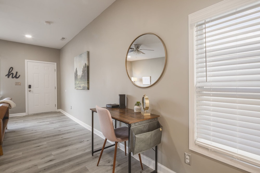 Newly renovated 4BR CozySuites - photo 31