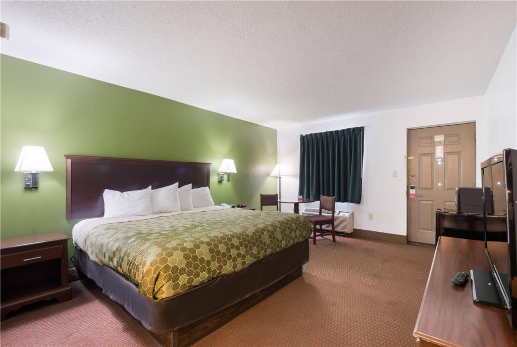 Econo Lodge Inn & Suites Knoxville East - photo 12