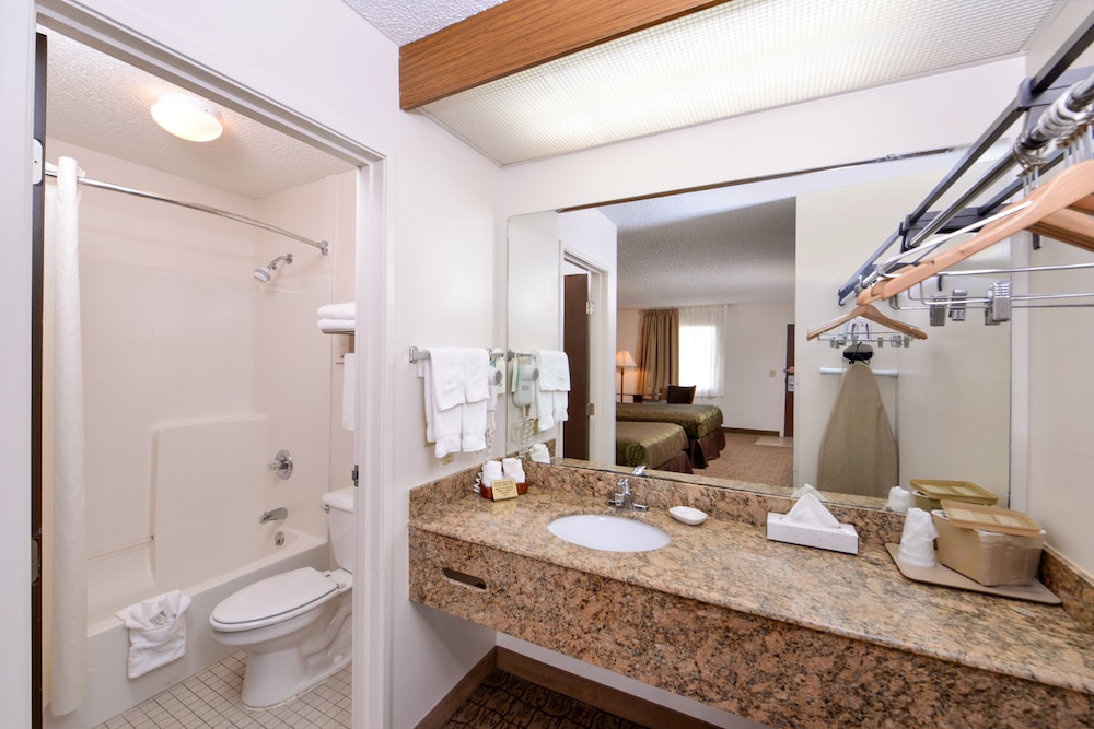 Briarwood Inn Of Geneva - photo 19