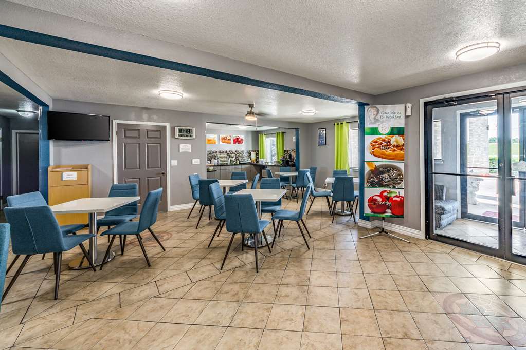 Quality Inn I 10 East near Frost Bank Center - photo 33