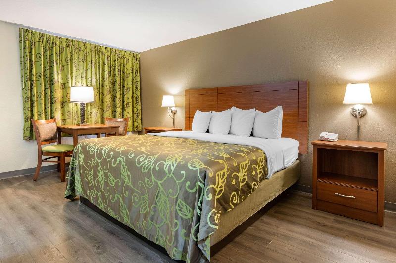 Econo Lodge Cherokee Near Island Park - carbon neutral hotel in Cherokee