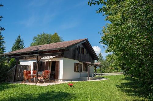 Ferienhaus im Feriendorf Reichenbach B14a — hotel in Nesselwang