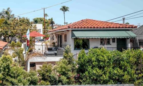 Charming Casita with City and Bay Views in San Diego, United States