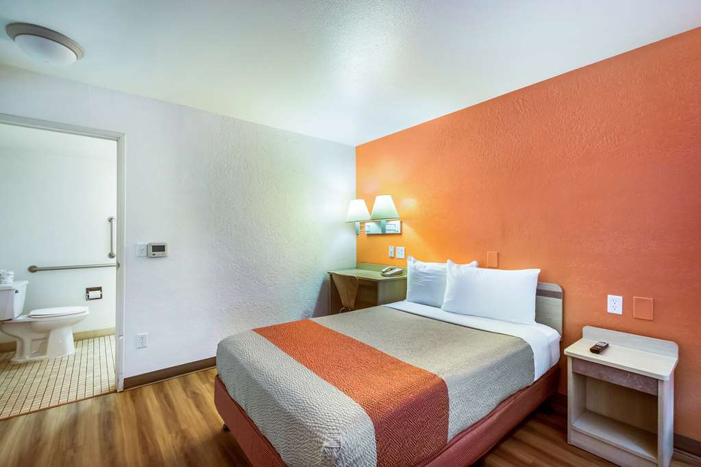 Motel 6 Youngtown AZ Phoenix Sun City - photo 10
