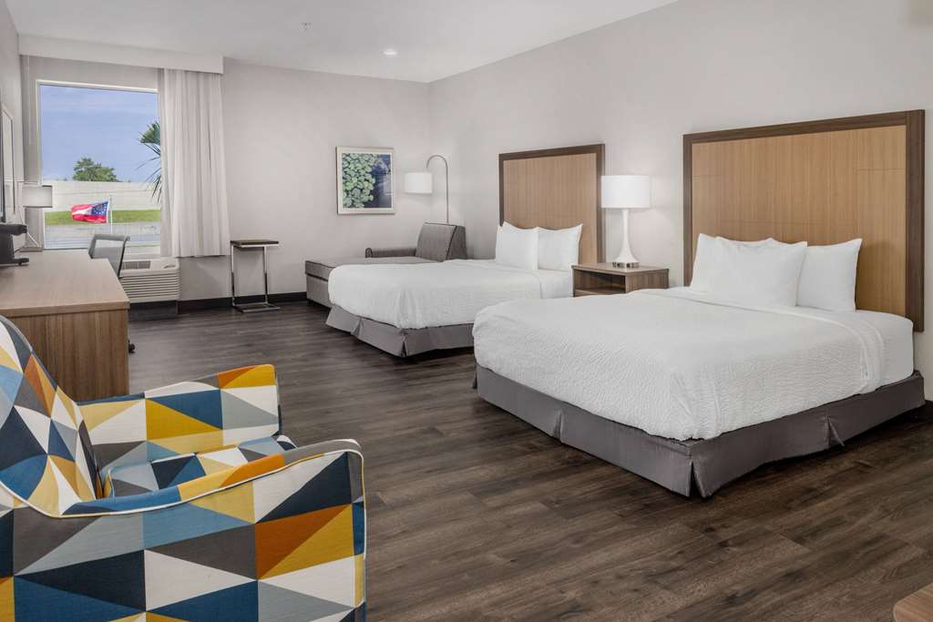 La Quinta Inn & Suites by Wyndham Valdosta - photo 31