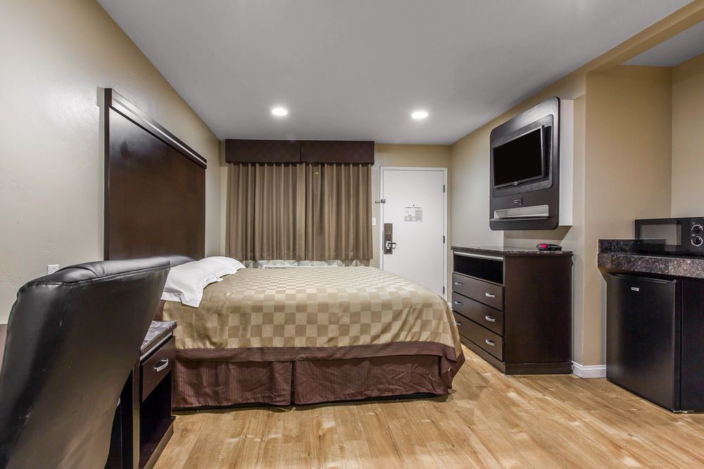Rodeway Inn and Suites Chula Vista - photo 9
