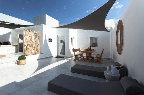 Villa Izabela — Emporio — photo 2