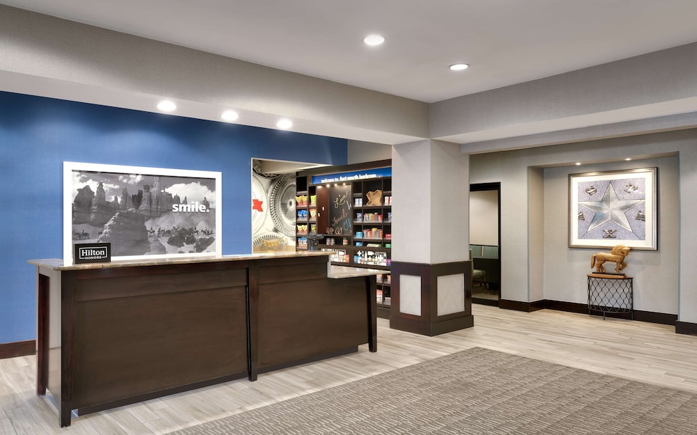 Hampton Inn & Suites Ft. Worth Burleson - photo 2
