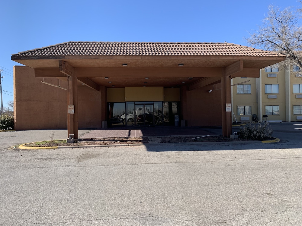 Travelodge by Wyndham Odessa - photo 21