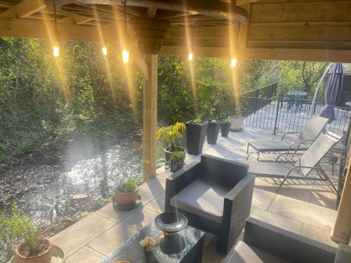 Riverside 2 Bedroom Townhouse with Car Charger — 4-Star Luxury Hotel in Abergavenny, United Kingdom
