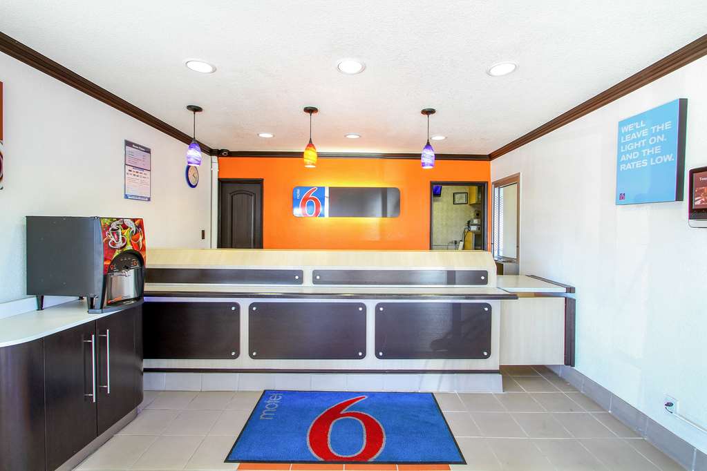 Motel 6 San Diego Airport Harbor - photo 21