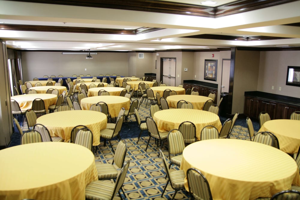 Hampton Inn Olathe - photo 39