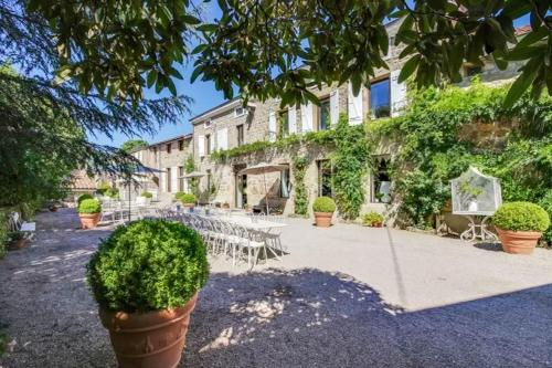 Mansion With 15 Bedrooms in Satillieu With Wonderful Mountain View Private Pool Enclosed Garden — hotel in Satillieu