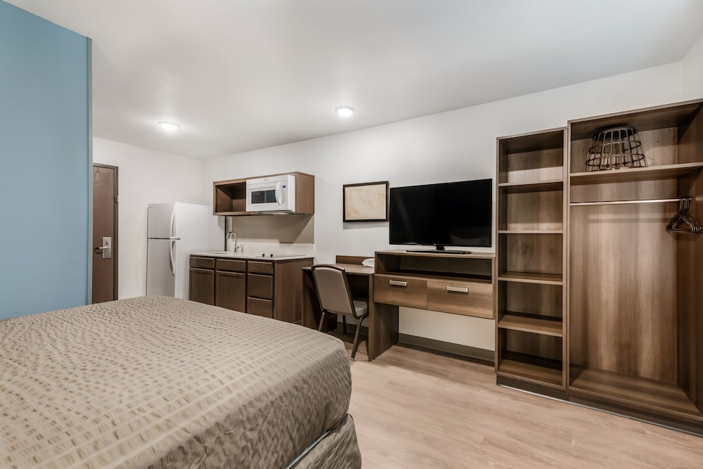 WoodSpring Suites Charlotte University Research Park - photo 10