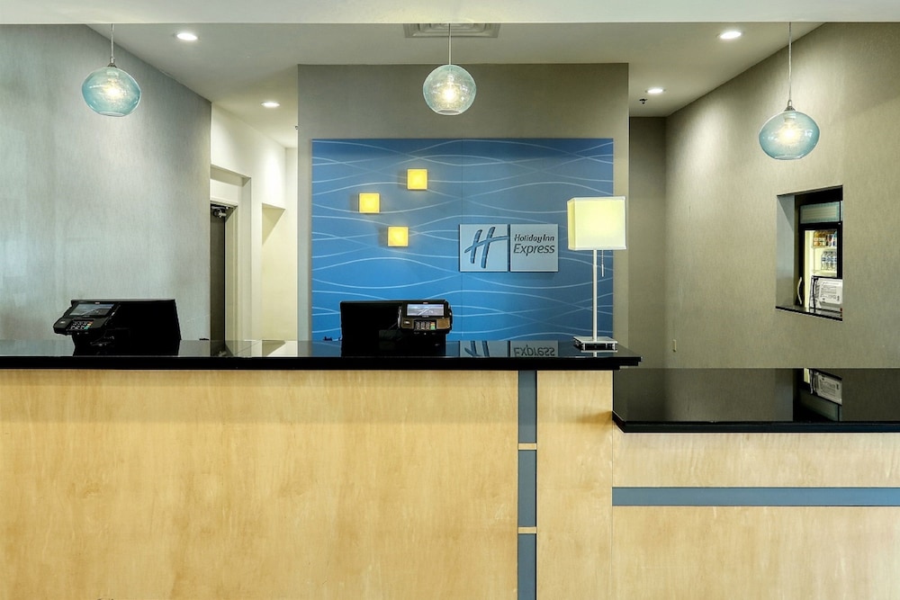 Holiday Inn Express Hotel & Suites Batavia Darien Lake by IHG - photo 2