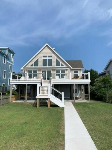 CH1605 Sound Wave - carbon neutral hotel in Kill Devil Hills